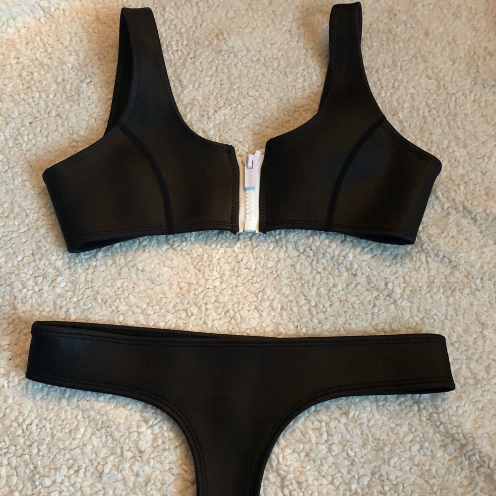 Hoaka Black Bikini Set